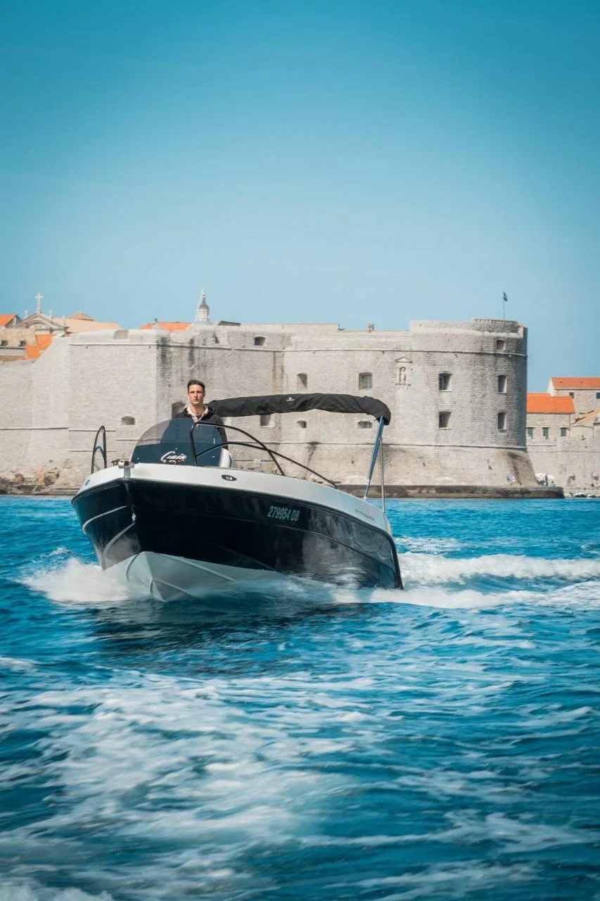 Ranieri open speedboat Gallery 2